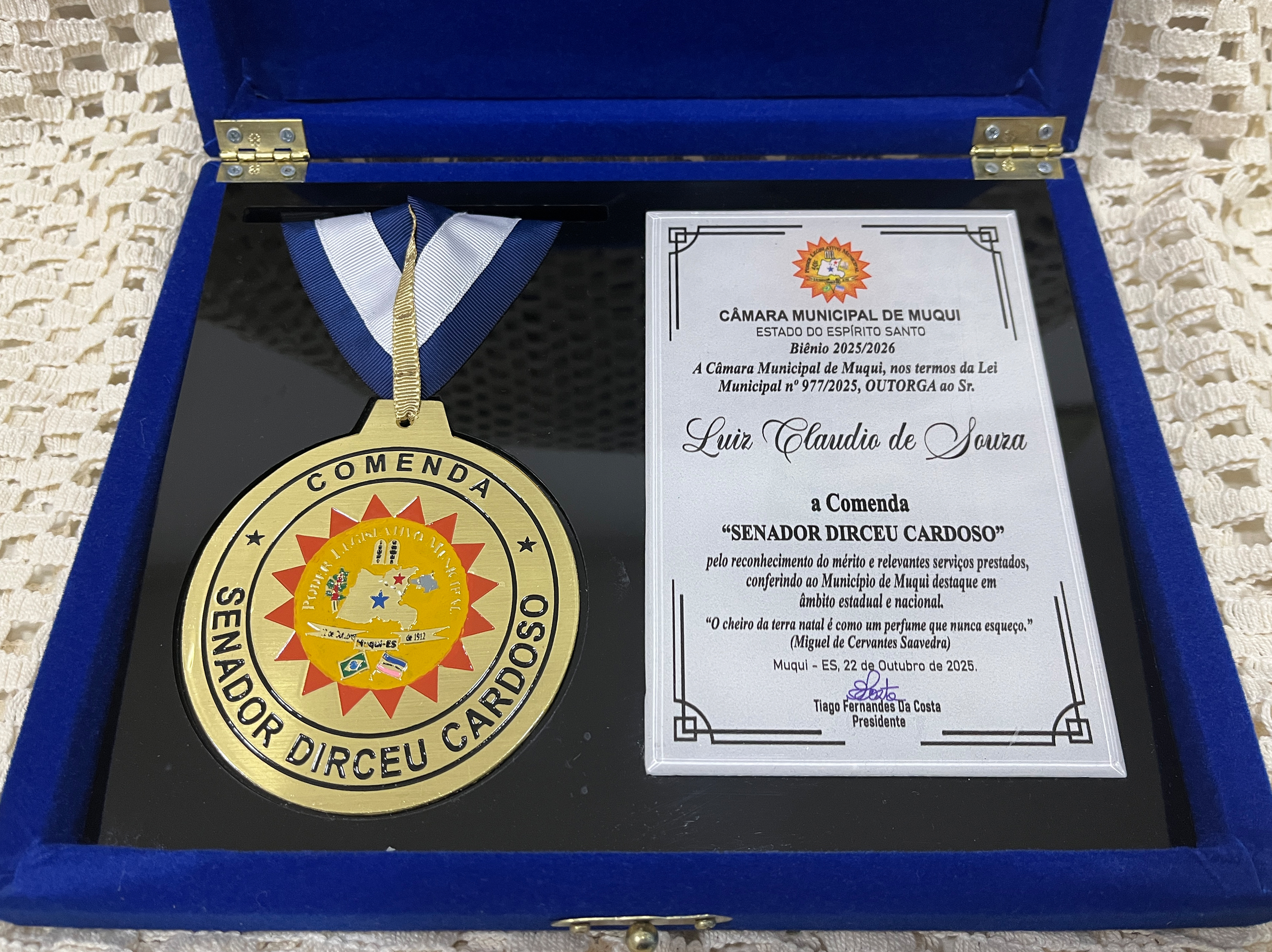 Câmara Municipal de Muqui homenageia personalidades com a COMENDA  